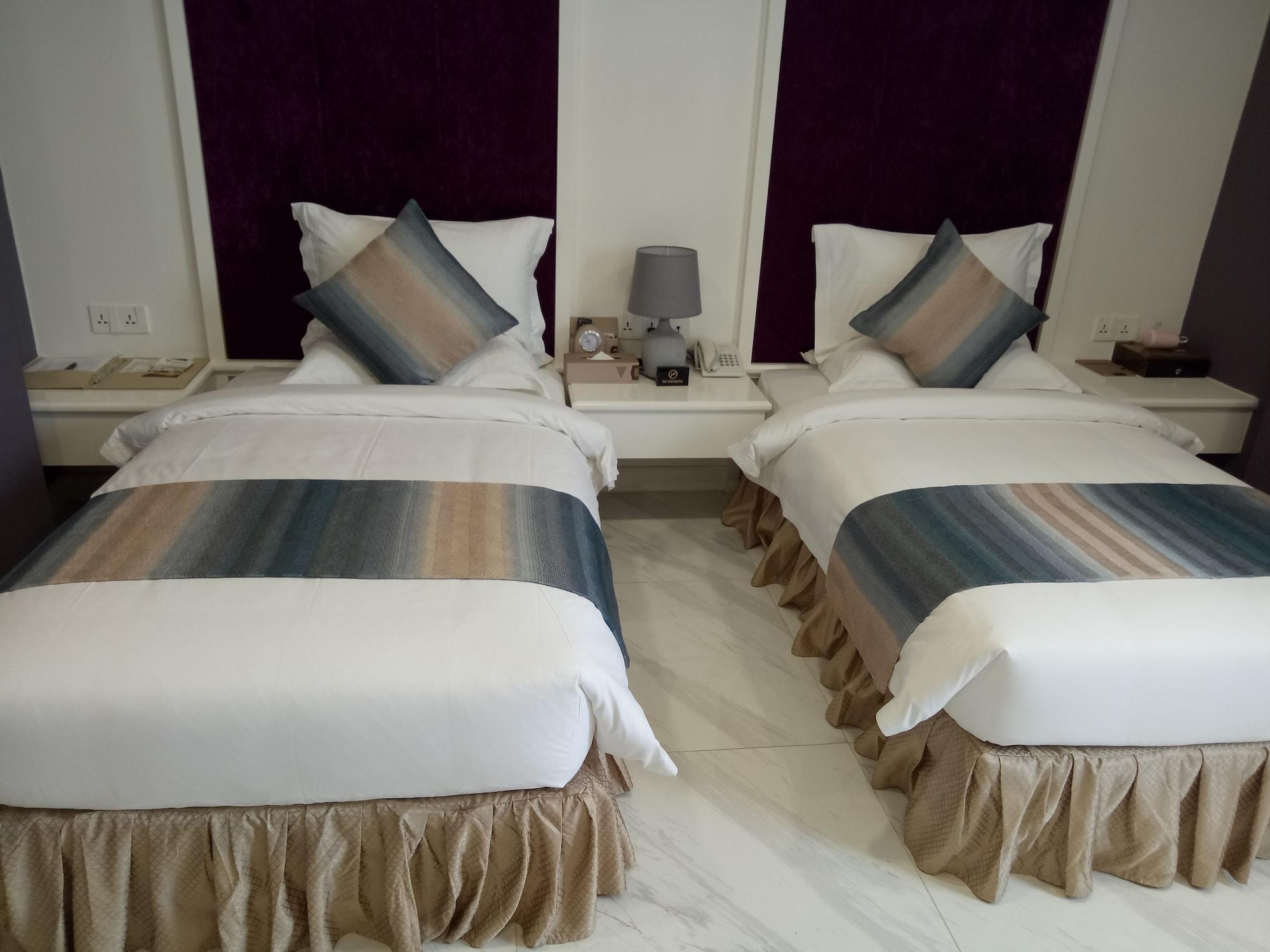 วี บูทิก โฮเต็ล - บีเคเค Hotel พนมเปญ ภายนอก รูปภาพ