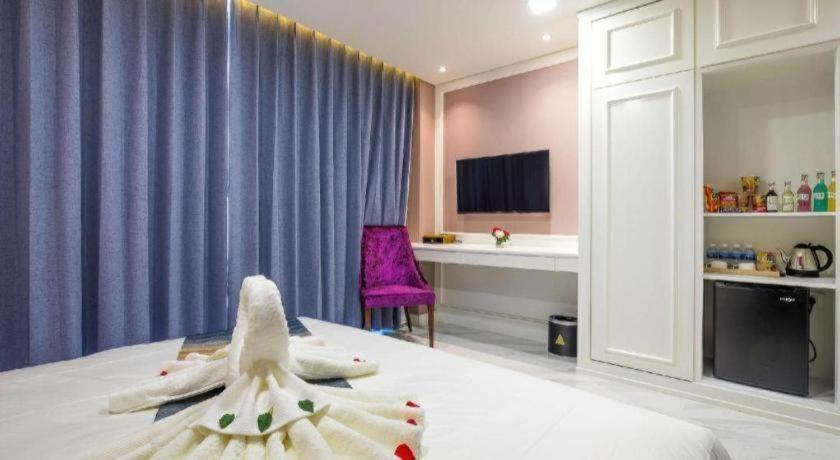 วี บูทิก โฮเต็ล - บีเคเค Hotel พนมเปญ ภายนอก รูปภาพ